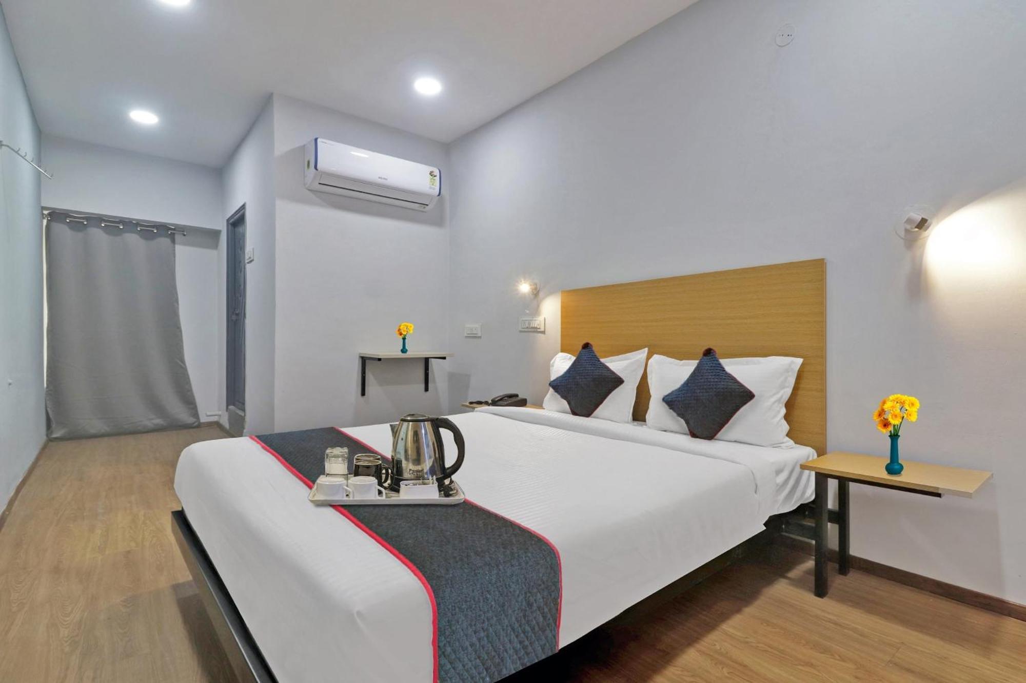 Townhouse S Continental Hotel Hyderabad Bagian luar foto