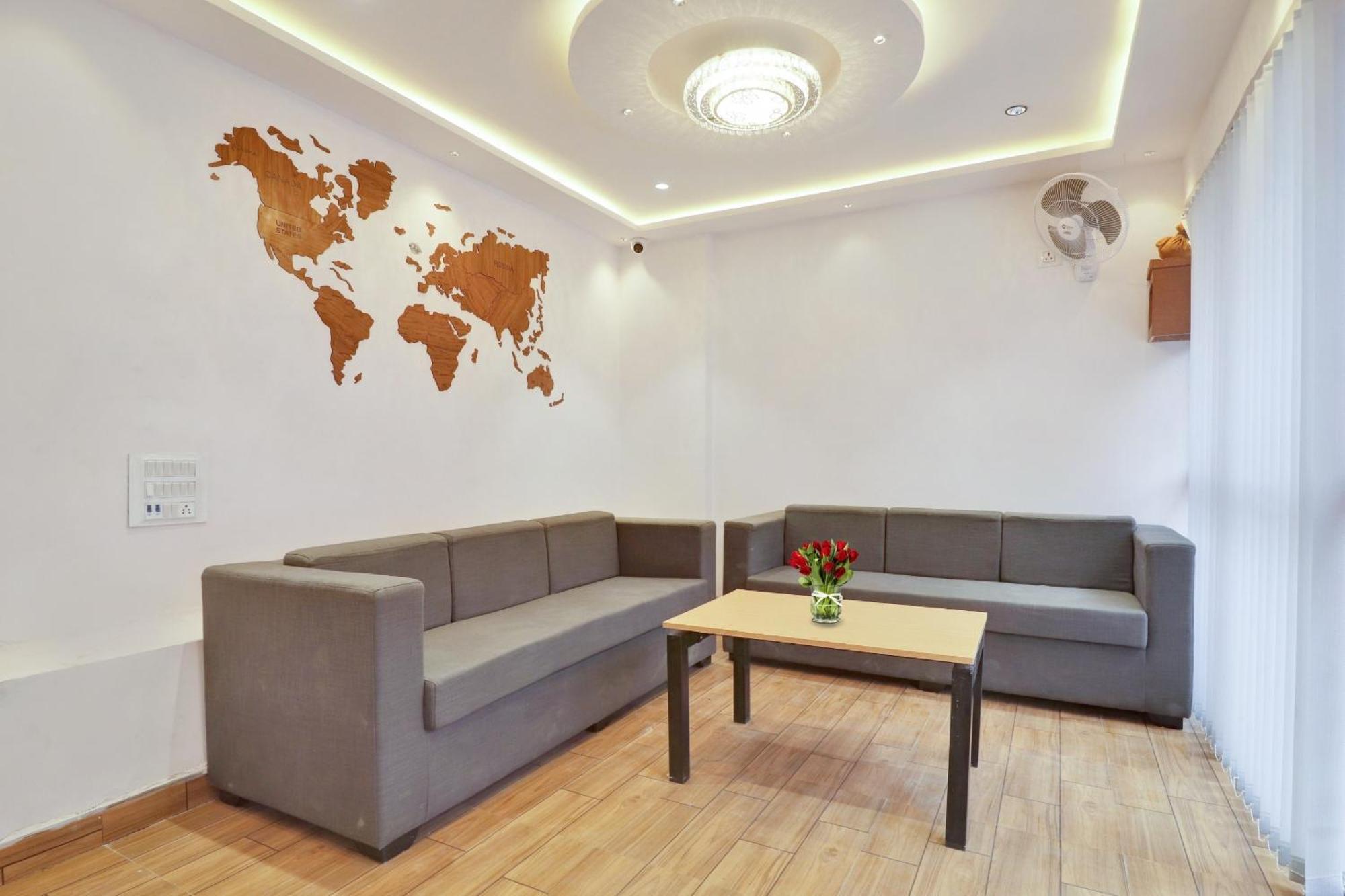 Townhouse S Continental Hotel Hyderabad Bagian luar foto